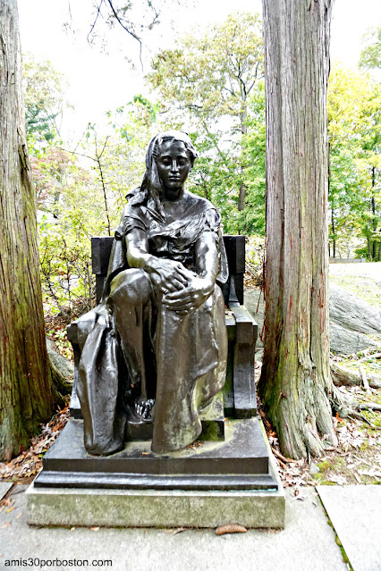 The Bronze Lady en el Cementerio de Sleepy Hollow, Nueva York