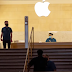 Apple Store workers at Grand Central Terminal begin collecting signatures to form a union