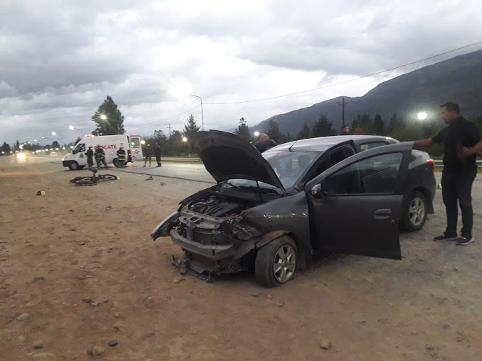 Accidente vehicular sobre la RN40 en el acceso a El Bolsón 