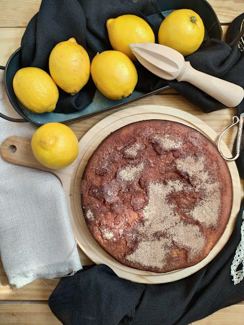 Bizcocho de limón, aceite de oliva y miel con costra de canela. Receta tradicional. Desayuno, merienda, postre, recreo. De la abuela, de casa, con horno Cuca