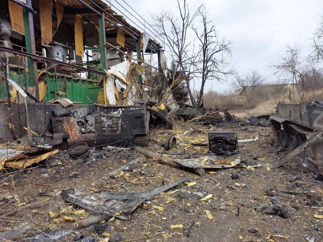 Разбитые позиции российско-фашистских оккупантов около Мариуполя, 06/03/2022