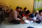 Anggota Bhabinkamtibmas Polres Asahan Ajak Dan Ajarkan Anak anak Mengaji di Dusun III Desa Meranti