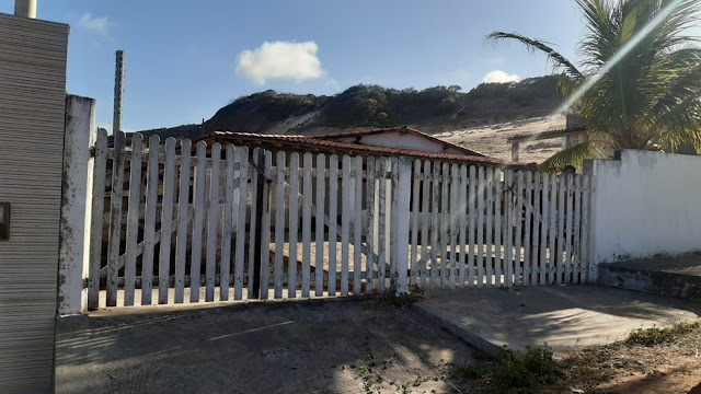 Bandidos amordaçam adultos e crianças durante arrastão à luz do dia em casa de praia no RN