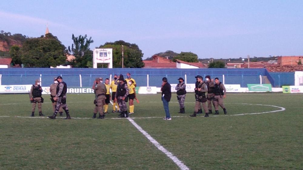 Confusão em jogo em Oeiras