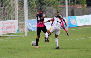 Atlético Vega Real y Pantoja ganan en inicio semifinales de la LDF