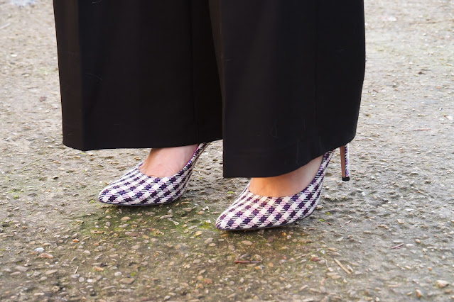 Parfait pantalon noir Maje, Pull à fleurs Grace and mila, look du jour les petites bulles de ma vie