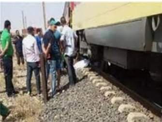 اختل توازنه أثناء وقوفه على الباب  مصرع طالب سقط من قطار بسوهاج