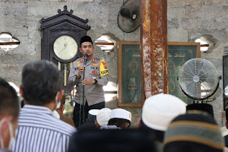 Berikan Pesan Kamtibmas Dan Silaturahmi Dengan Jamaah di Mesjid Tua Jami Kota Palopo