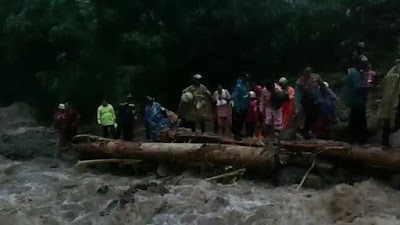 Ngeri! Detik-detik Menegangkan Kapolres Pekalongan Terjebak Longsor Susulan