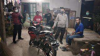 Antisipasi Gangguan Kejahatan, Personil Polsek Bulupoddo Patroli Blue Light di Malam Hari