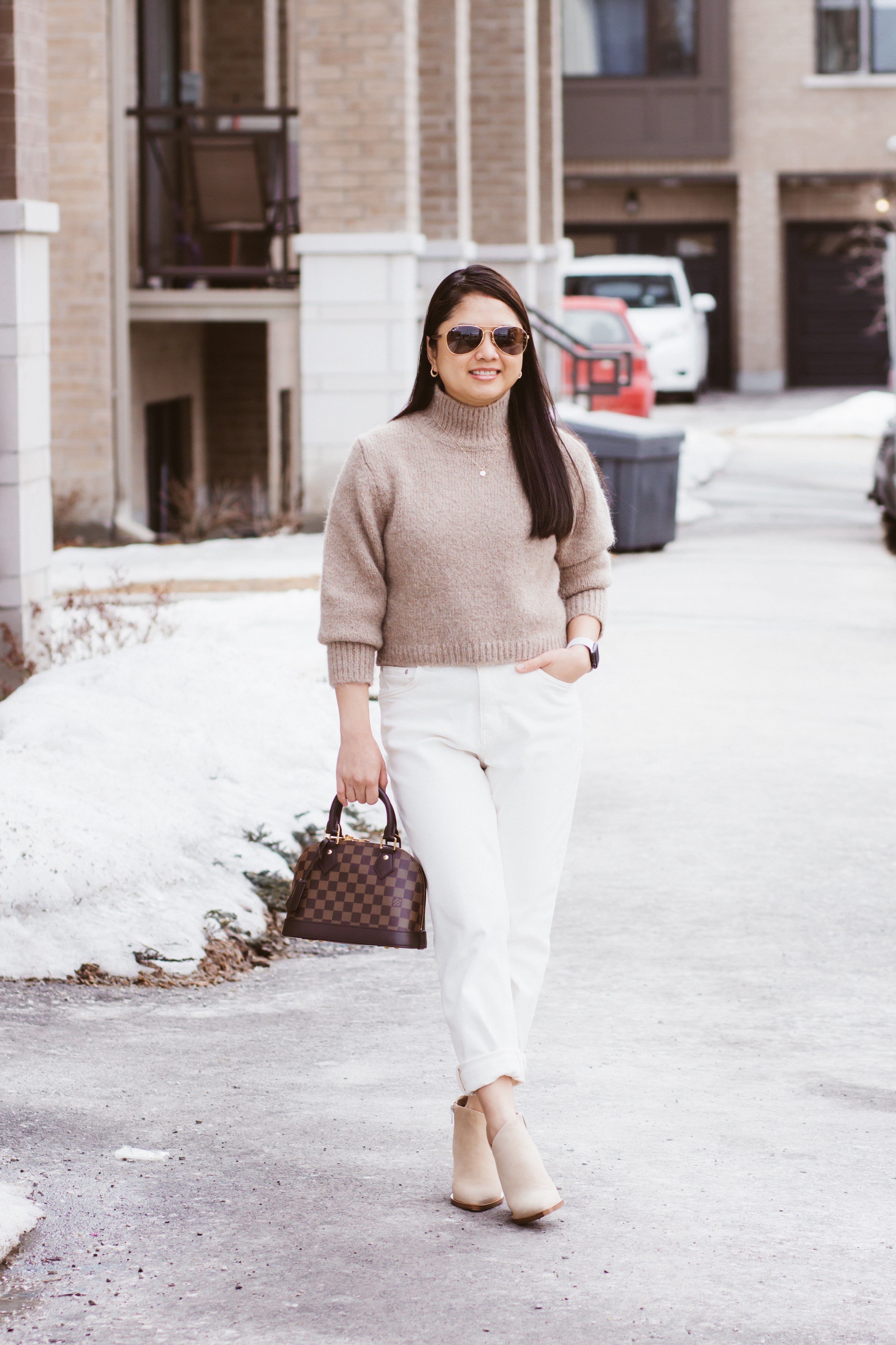 Louis Vuitton AlmaBB | Ray-Ban Polarized Sunglasses | Vince Camuto Ankle Booties | Mango White Jeans | Zara Crop Sweater | Petite Spring Outfit Idea | Working Mom Style