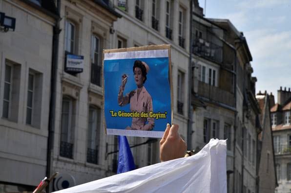 France -  Antisemitic slogans during anti-pass protest in Besançon 