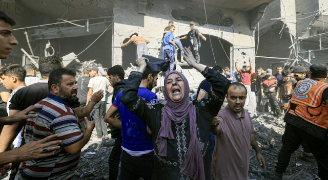 Ataque aéreo deixa centenas de mortos em hospital de Gaza, diz Hamas