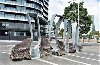 'Gapstone' by Artists Jozsef Paulini & Gusztav llosvay | Green Square Station