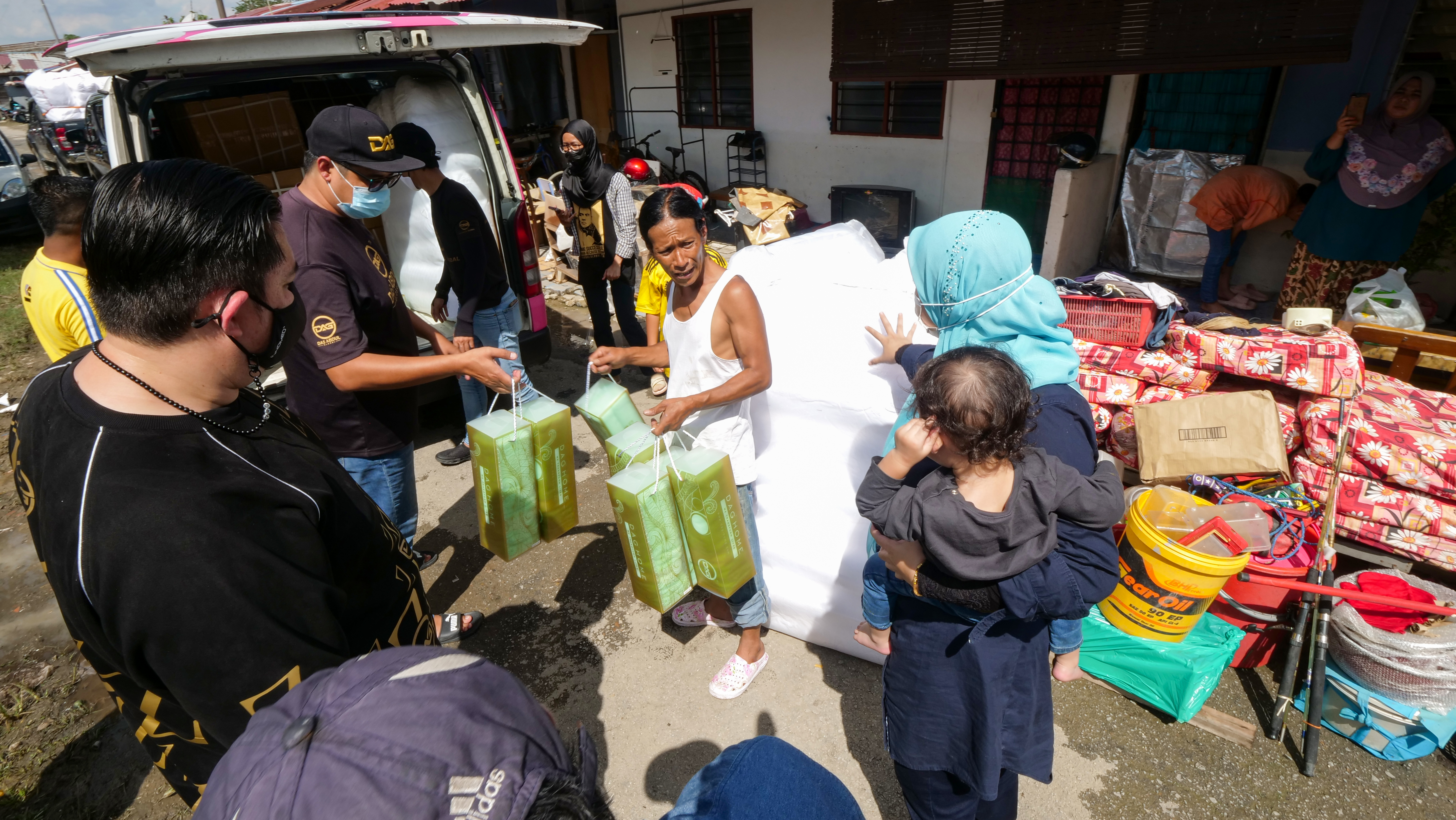 BANTAL DAG BERNILAI RM156,000 DISUMBANG KEPADA MANGSA BANJIR