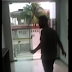 Vídeo: Após noite de amor, 'piriguete' é expulsa de apartamento pelo 'garanhão'  da festa no Parque das laranjeiras
