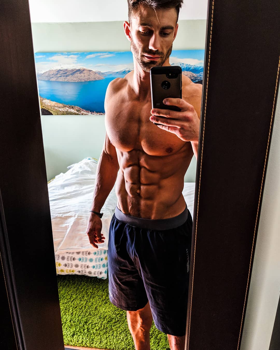 shirtless-sexy-american-man-ripped-sixpack-abs-hunk-selfie