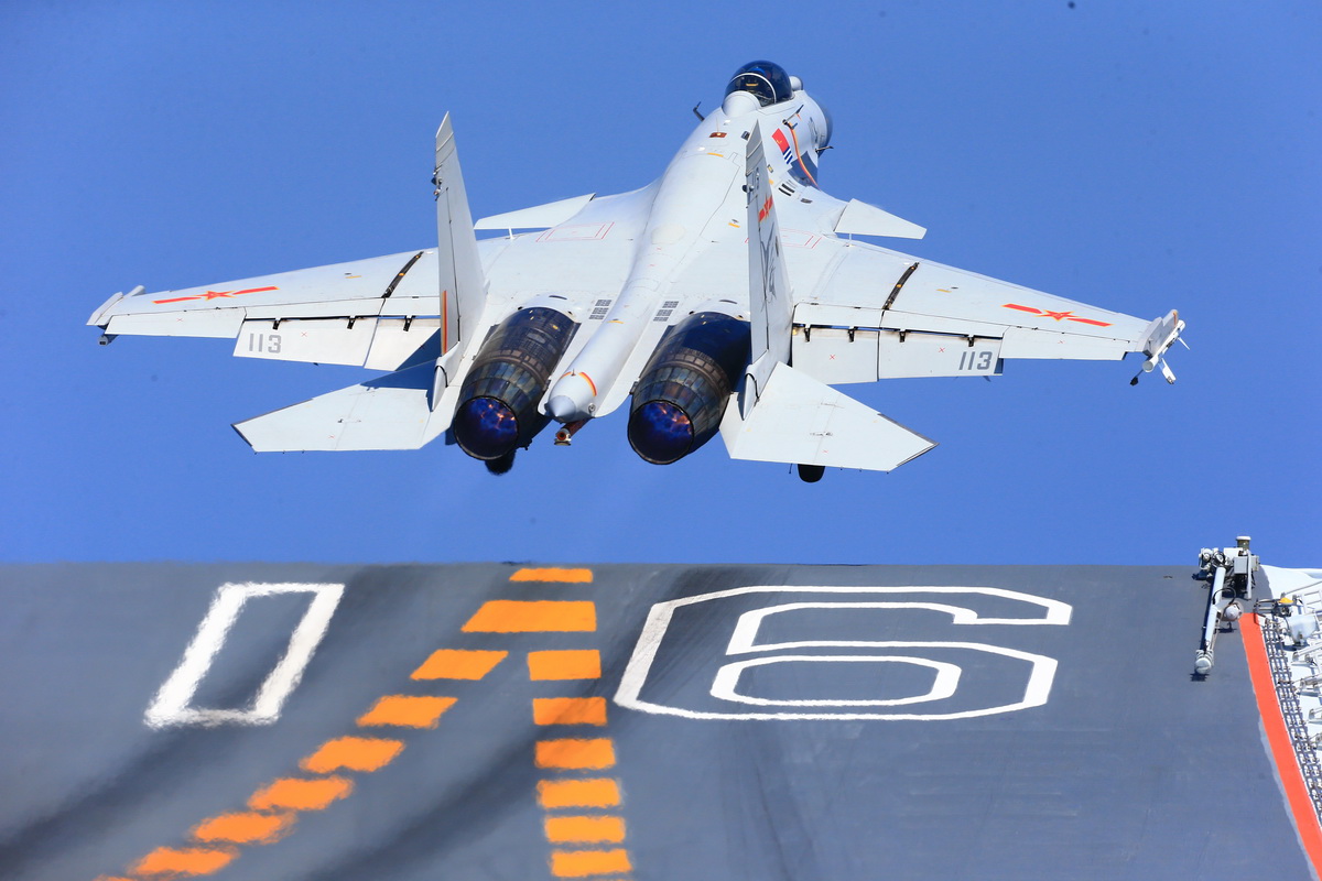 J-15 Carrier Fighter Aircraft - Su-33 Copy - 01