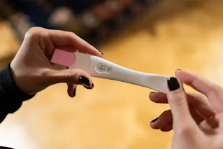 A FEMALE’S FRIEND MISTAKES HER CORONAVIRUS-19 TEST FOR HER PREGNANCY TEST IN HILARIOUS MESSAGE EXCHANGE ichhori.com