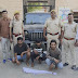 अवैध राईफल व मैग्जीन के साथ तीन जिन्दा कारतुस जब्त।घटना मे प्रयुक्त थार जीप भी जब्त।