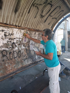 Pintando Abrigos de ônibus - Projeto Cidade Poética