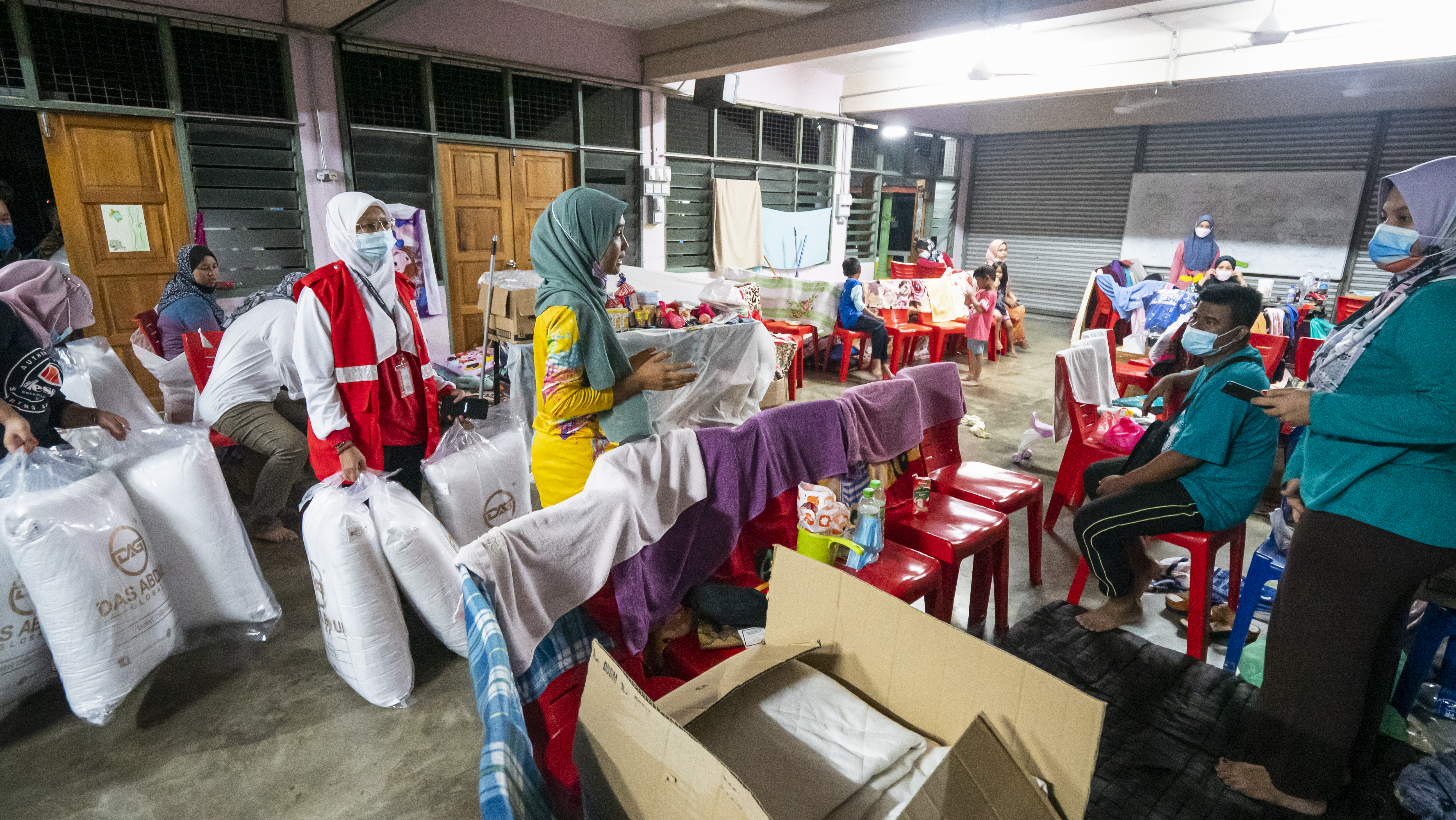 BANTAL DAG BERNILAI RM156,000 DISUMBANG KEPADA MANGSA BANJIR