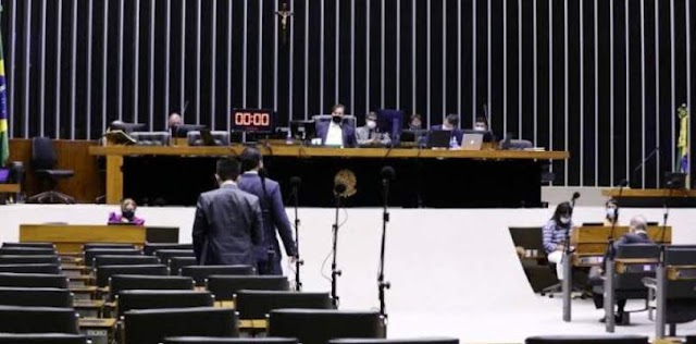 Câmara aprova em primeiro turno texto-base de PEC que viabiliza Auxílio Brasil de R$ 400 em ano eleitoral