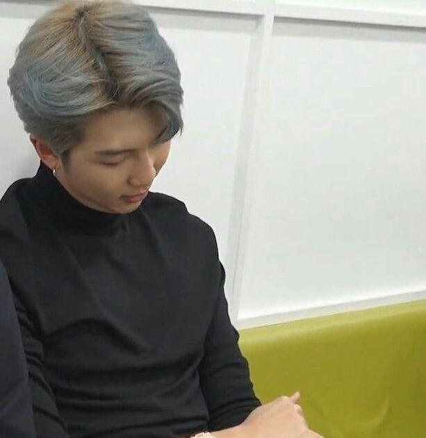 [instiz] SO IN ORDER TO BECOME LIKE BANGTAN’S RM, YOU HAVE TO READ ALL THE TIME