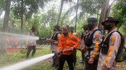 Batalyon C Pelopor Satuan Brimob Polda Riau Gelar Latihan Penanggulangan Bencana Karhutla bersama BPBD