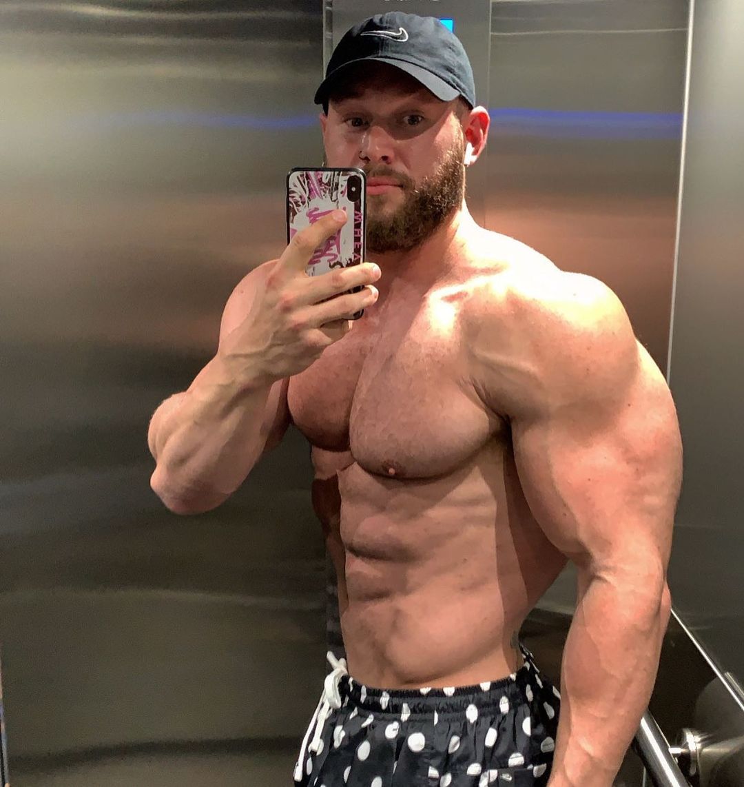 sexy-shirtless-male-selfie-mike-pearson
