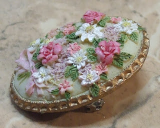 Floral flower brooch cameo