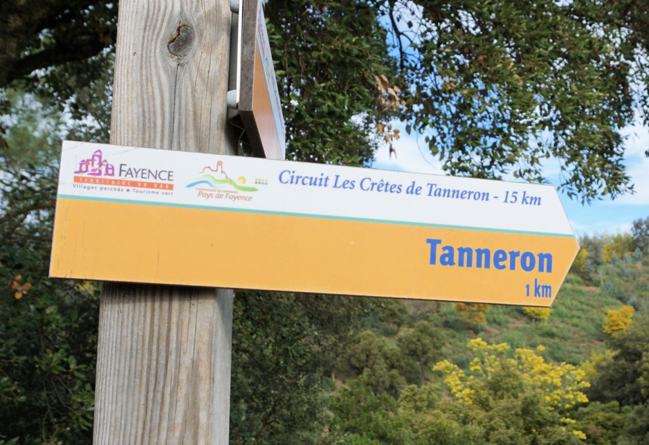 Tanneron hike signpost