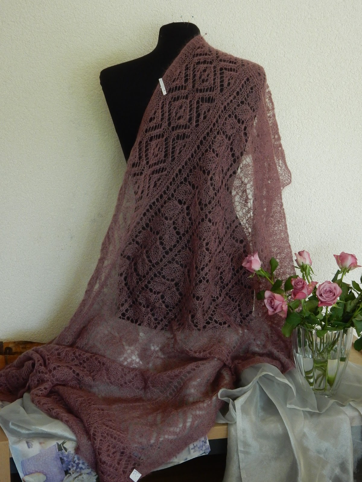 TE KOOP: oud roze shawl, hele grote stola. gebreid met Kidsilk.