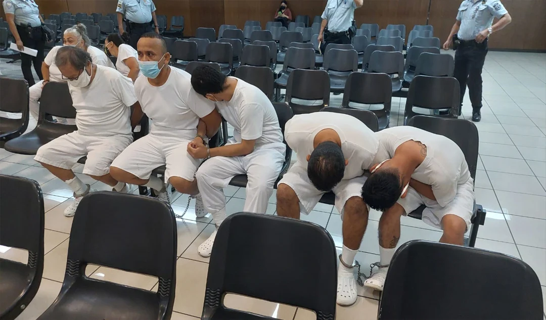El Salvador: Condena de hasta 361 años a pandilleros estafadores y les imponen devolver $1 millón a víctimas