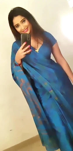 Priya Mishra blue saree dunali ullu actress