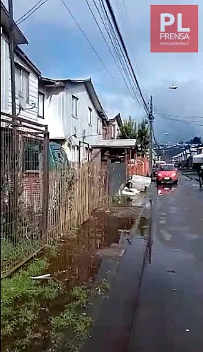 Osorno: desborde de un canal inunda domicilios con aguas servidas