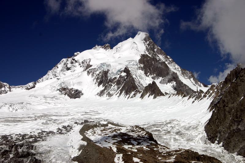 mountain Kuti Pokush (Kuti Dorkush) 5750 m  Bar Khass Chalt Nagar