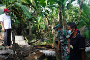   Korban Pohon Tumbang di Desa Gunaksa Dawan Terima Bantuan Sembako