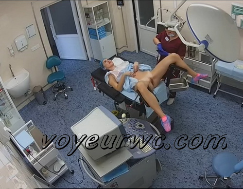 Hidden camera at the gynecologists films ladies with their legs open getting their pussies inspected (Hidden camera in gynecological cabinet 04)