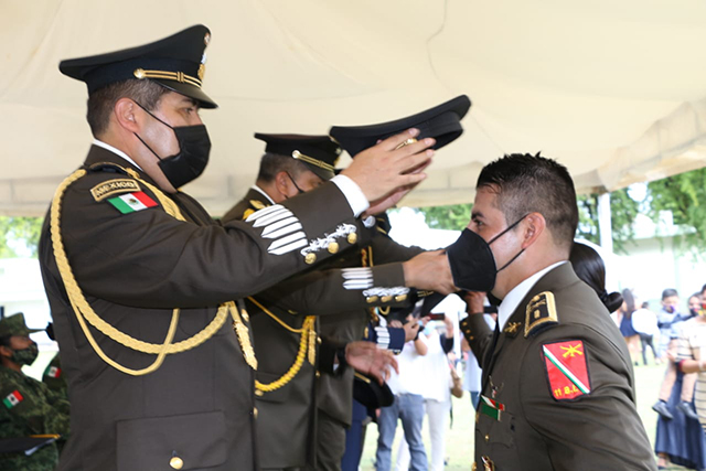 Ejército Mexicano otorga ascensos y condecoraciones a personal militar.