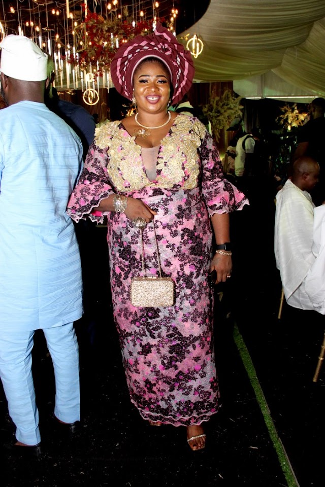 Styles @ The Trad Engagement Of Oba Akinruntan's Daughter, Princess Omobolanle Akinruntan To Olaniyi Makinde In LAGOS