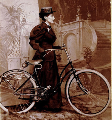 La mujer y la bicicleta