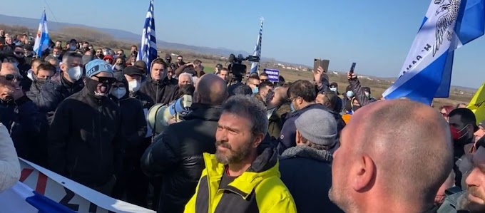 Εκατοντάδες Εβρίτες έξω από το ΚΥΤ Φυλακίου - Φώναξαν «Ελλάς Ελλάς ή Ταν ή επί Τας» - Έσπασαν το μπλόκο των ΜΑΤ (βίντεο)