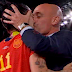 La FIFA suspende al presidente del fútbol español, Luis Rubiales, y los entrenadores dimiten por un beso no deseado 