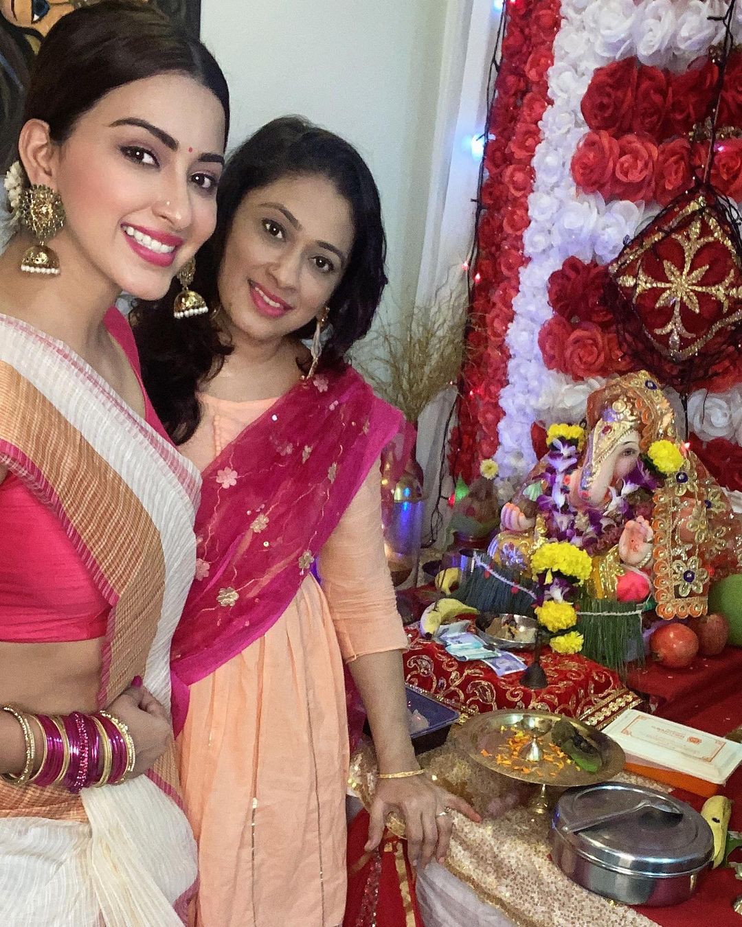 Eshanya Maheshwari's White Saree with Pink Blouse for Ganesh Chaturthi