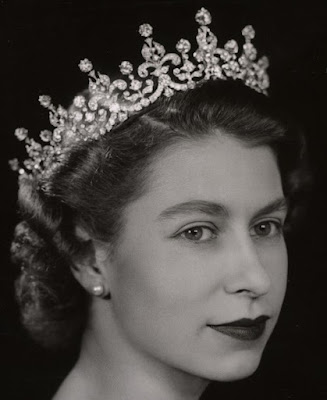 girls of great britain ireland tiara queen mary elizabeth united kingdom diamond garrard e wolff