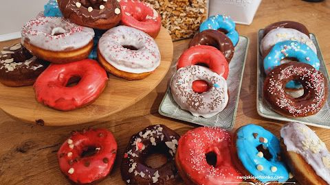 Amerykańskie donuts z lukrem   - Czytaj więcej »