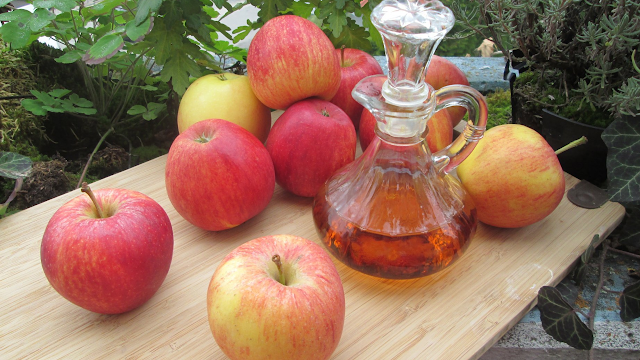 Here’s What Experts Say about Apple Cider Vinegar and Its Health halo