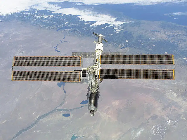 Atlantis-International-Space-Station-Rio-Negro-Argentina-February-16-2001.webp