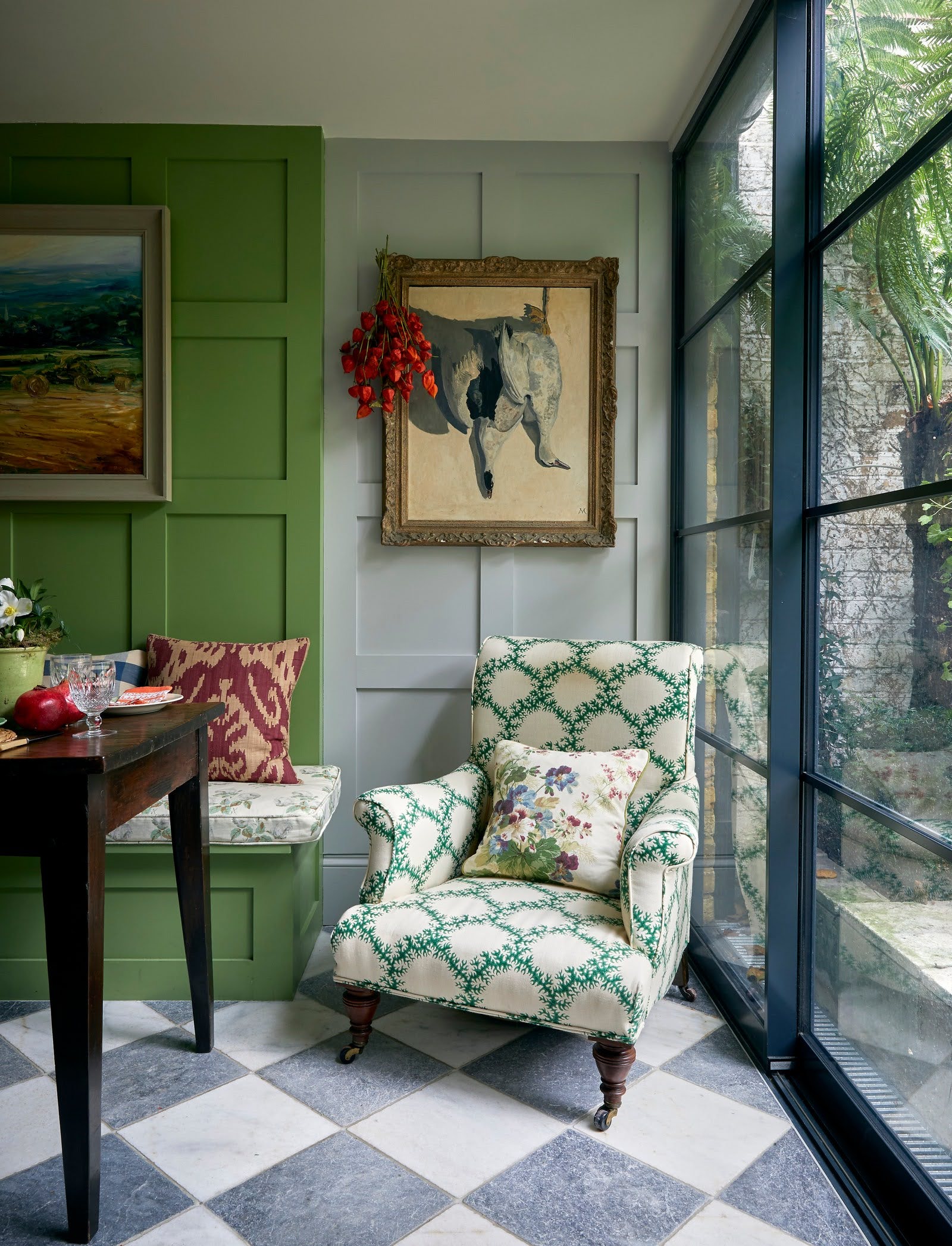La encantadora casa de un diseñador floral en Chelsea decorada para Navidad
